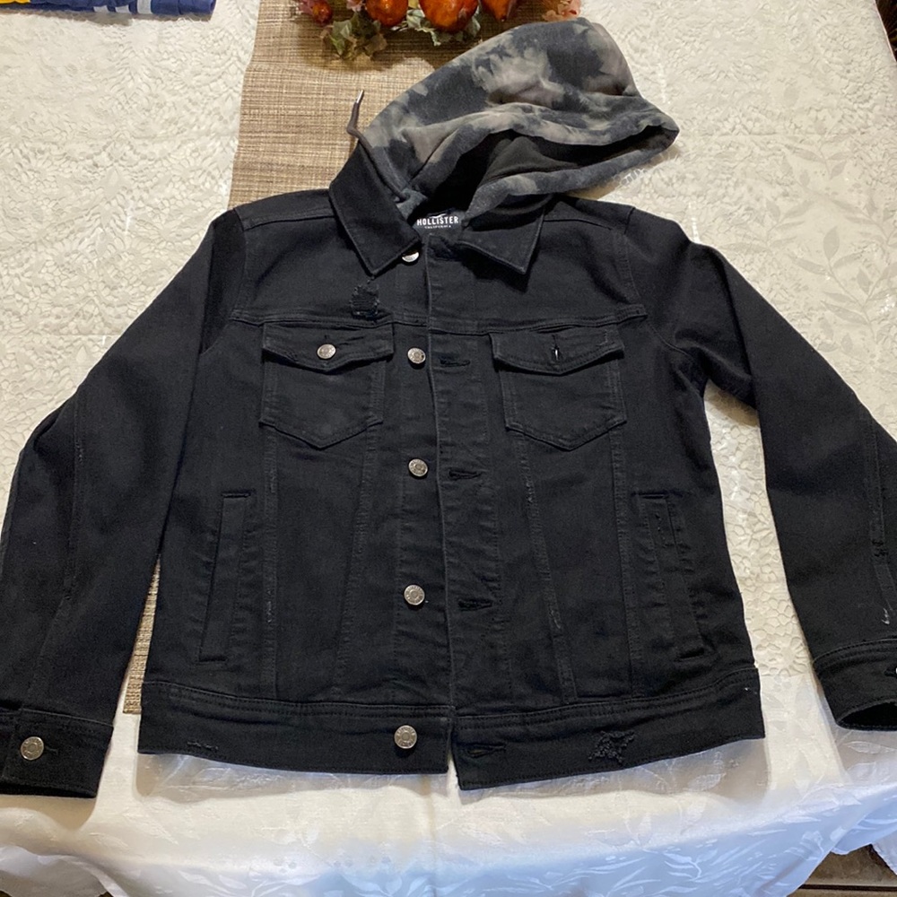 Hollister black jean jacket with grey hood XS